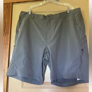 The American Outdoorsman Water Repellant Hiking gray cargo shorts size XXL - NWT